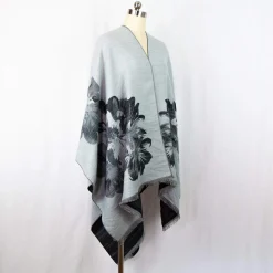 Hot Laura Vita Poncho Bryone