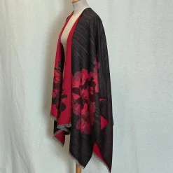 Hot Laura Vita Poncho Bryone