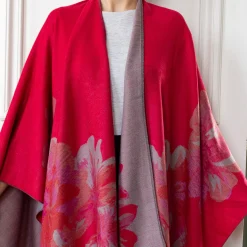 Hot Laura Vita Poncho Bryone