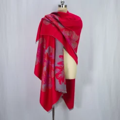 Hot Laura Vita Poncho Bryone
