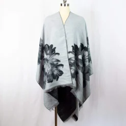 Hot Laura Vita Poncho Bryone