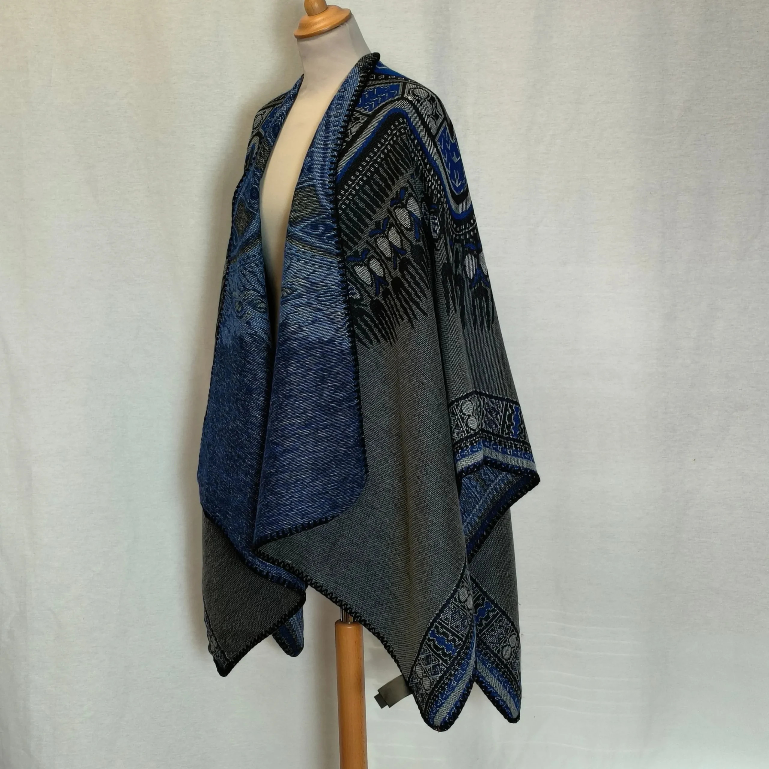 Best Sale Laura Vita Poncho Pluma